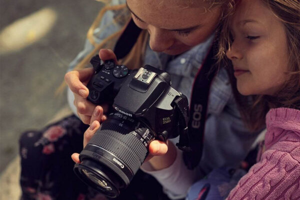 نمای بالای دوربین کانن Canon EOS 250D 18-55 STM