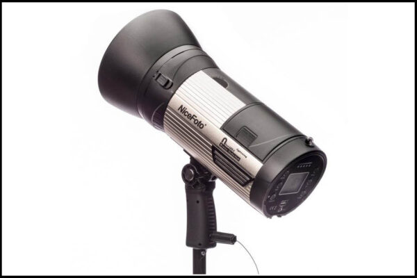 خرید فلاش پرتابل Nicefoto A680 به کدام عکاسان پیشنهاد می&zwnj;شود؟