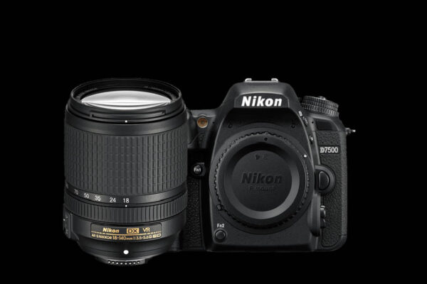 دوربین نیکون Nikon D7500 18-140mm VR به همراه لنز دوربین نیکون Nikon D7500 18-140mm VR به همراه لنز
