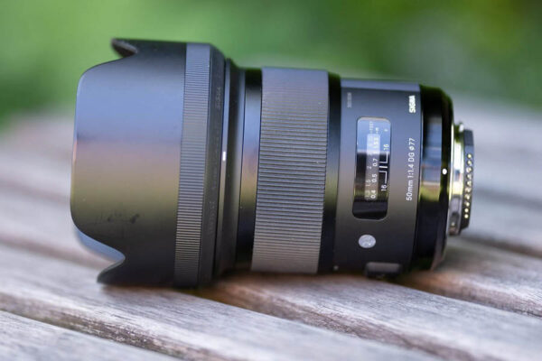کمپانی سیگما در تولید لنز Sigma 50mm f/1.4 از بهترین عناصر اپتیکی استفاده کرده است