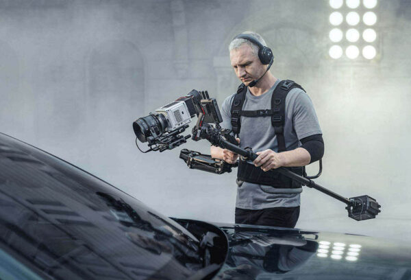 نقد و بررسی گیمبال دوربین دی جی آی DJI RS 3 Gimbal Stabilizer