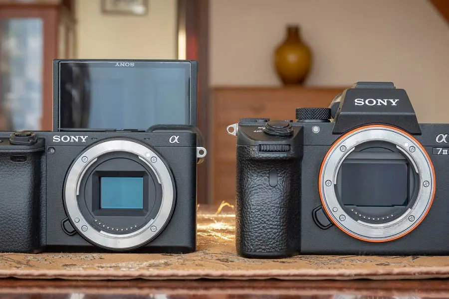 مقایسه دوربین سونی a6400 با دوربین سونی a7 iii | از کدام دوربین استفاده کنیم؟