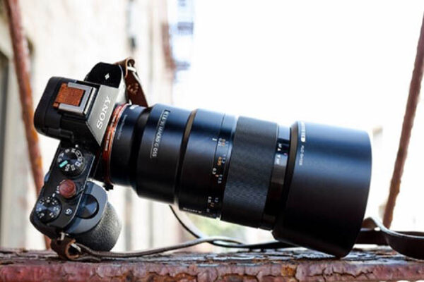 لنز سونی Sony FE 90mm f/2.8 Macro G OSS برای کدام افراد مناسب است؟