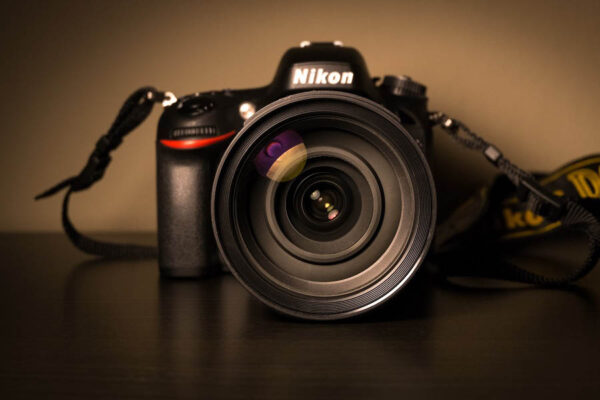 هنگام خرید دوربین DSLR نیکون به چه مواردی توجه کنیم؟