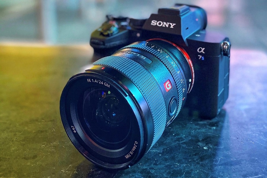 مقایسه ویژگی‌های فنی دوربین سونی a7s iii با سونی a7 iv