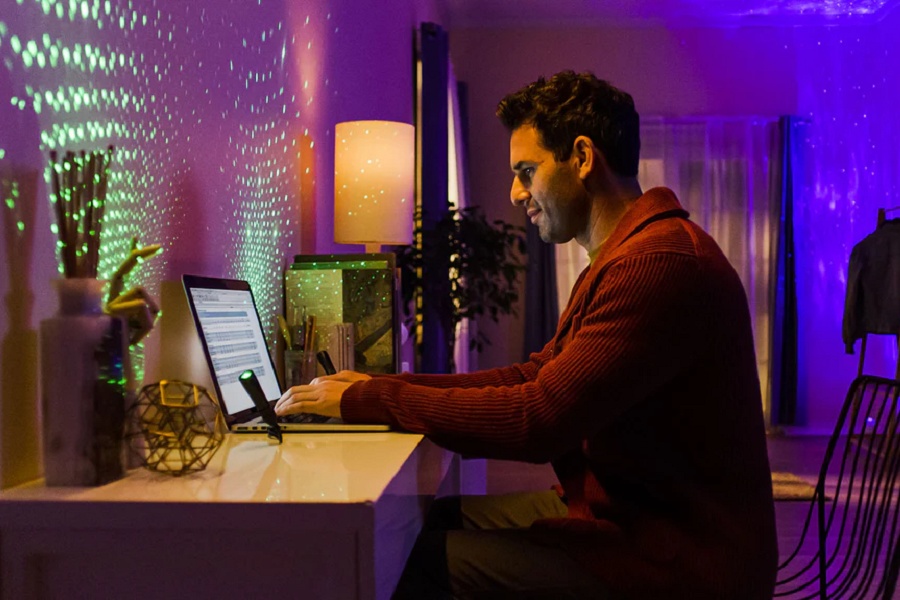 نور رنگی برای تولید محتوا