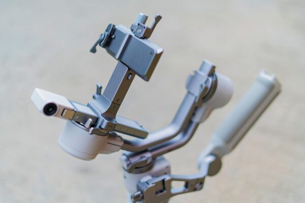 گیمبال دوربین دی جی آی DJI RS 4 Mini برای چه کسانی مناسب است؟ گیمبال دوربین دی جی آی DJI RS 4 Mini برای چه کسانی مناسب است؟