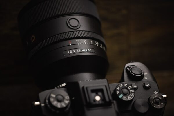 لنز سونی Sony FE 50mm f/1.2 GM برای کدام کاربردها مناسب است؟