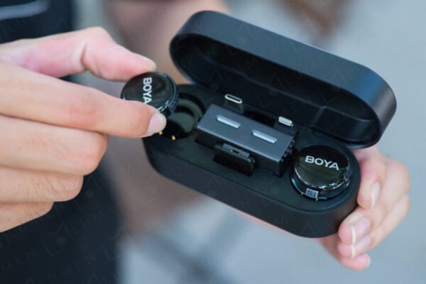 بررسی ویژگیهای میکروفون بی سیم یقه ای بویا BoyaLink 3-01 بررسی ویژگیهای میکروفون بی سیم یقه ای بویا BoyaLink 3-01