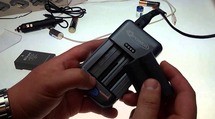 شارژ می&zwnj;کنید ولی پر نمی&zwnj;شود! | مشکلات رایج شارژر باتری دوربین و راه&zwnj;حل آنها