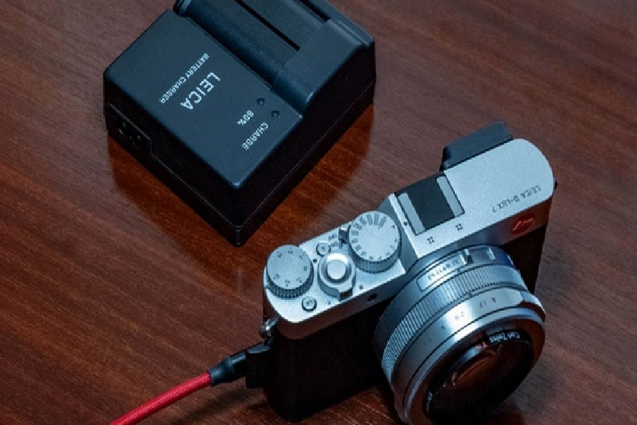 بررسی مشکلات شارژر باتری دوربین و راه&zwnj;حل&zwnj;های عملی